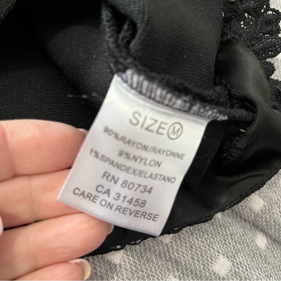 BCBG MAXAZRIA BLACK LACE MINI COCKTAIL DRESS - Picture 13 of 15